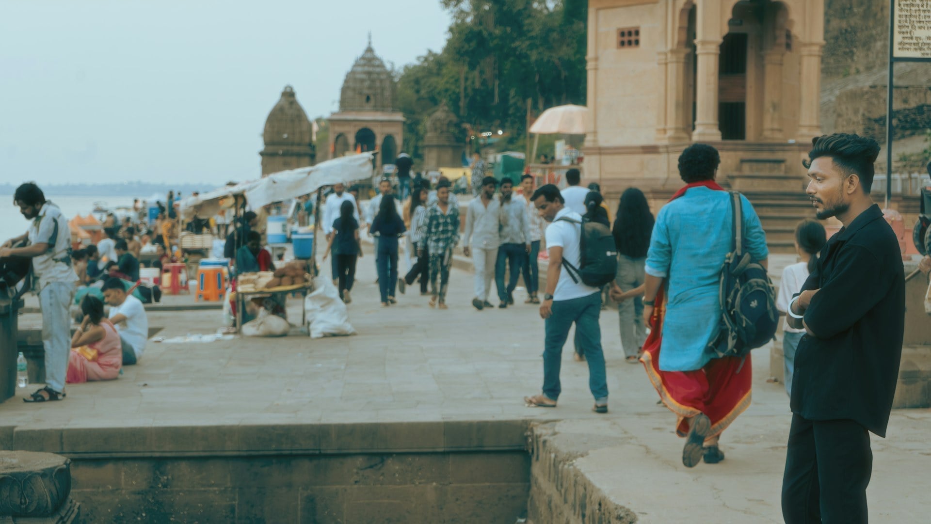 Maheshwar — Narmada ghats with riverside life